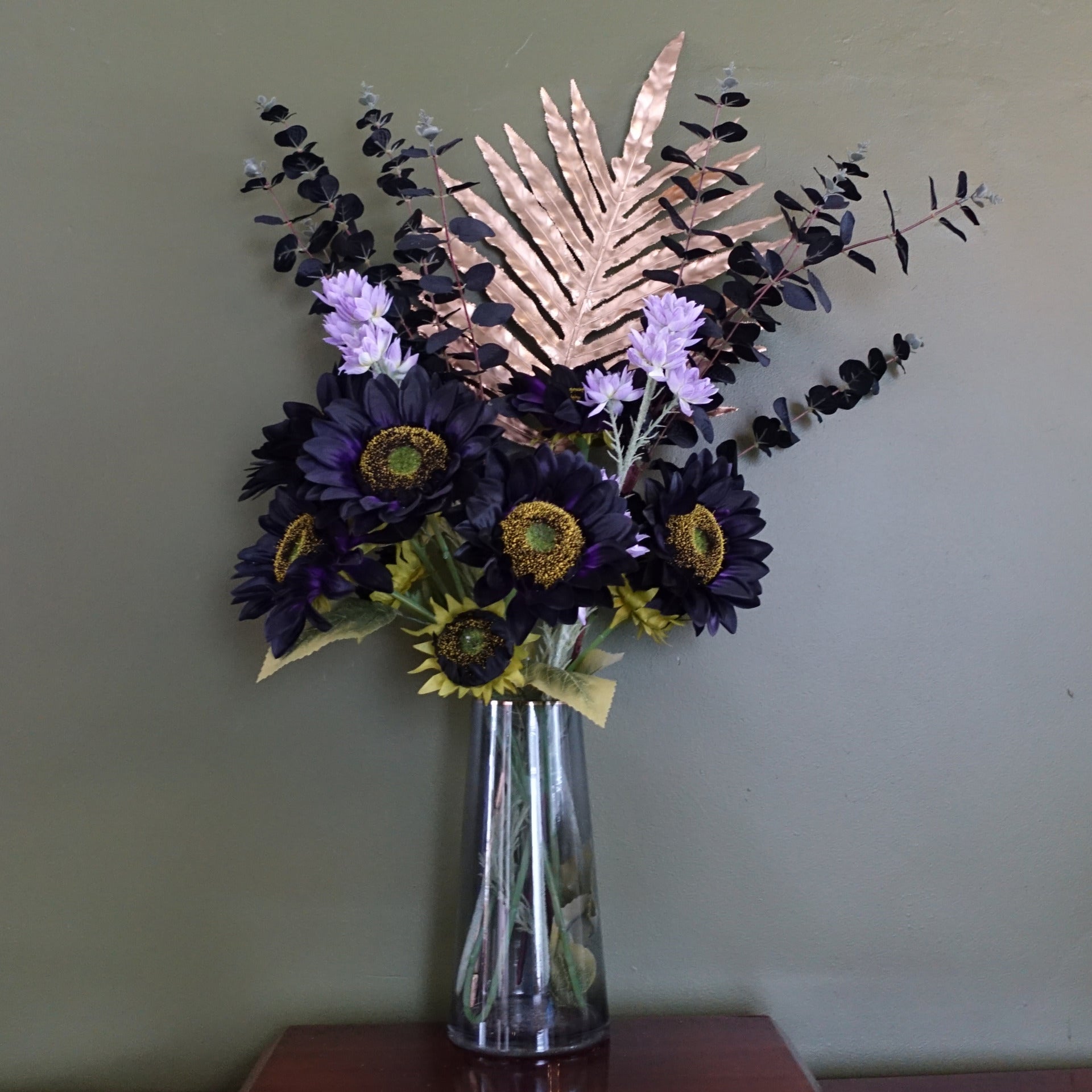 80 cm Künstliche lila Sonnenblume und Goldblatt-Arrangement Glasvase